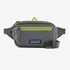 Patagonia Ultralight Black Hole® Mini Hip Pack 1L 19 Patagonia Ultralight Black Hole® Mini Hip Pack 1L